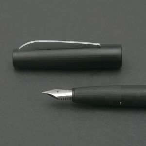 Ручки Новый запуск Kaco Edge Black Matched Metal Fountain Pen с 2 преобразовательными чернилами Pen Schmidt EF/F/M NIB с подарочной коробкой для офиса