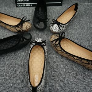 Sıradan ayakkabılar yılan desen sığ ağız yuvarlak kafa düz Kore versiyonu Bale Doudou Büyük Kadın İlkbahar