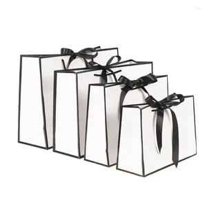 Hediye sargısı 500pcs/çok toptan özel logo lüks butik giyim ayakkabıları çanta yüksek kaliteli mücevher hediyeleri düğün ambalaj kağıt torbalar
