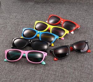 Летняя бренда Beachblac Fashion for Kids Sunglasses УФ -защита на открытом воздухе винтажные солнцезащитные очки ретро -очки 18 Colors1606467