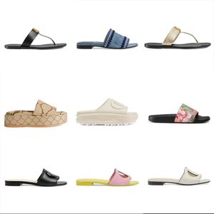 Sandálias de designer 10A Mulheres chinelas de verão Moda de borracha Flipes Sapatos de grife planos lâminas de praia causal beia