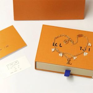 Дизайнерские ювелирные изделия для ожерелья для ожерелья Sailormoon Letter Bracelet Real Picture Brand Style Original Packaging Box Sier Classic для женщин высочайшего качества подарок