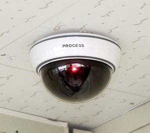 Камера безопасности наблюдения с светодиодным датчиком Light Dummy Dome Fake Cameras для внутреннего наружного защиты безопасности 9119769