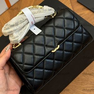 Design unico in pelle Diamond Modello di diamanti da donna Luxury Clamshell Borse squisito gioiello manico gioiello metallo a catena singola spalla singola ascella con ascella borse da trucco 19cm