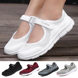 Sıradan ayakkabılar yaz spor ayakkabıları kadınlar yürüyen hafif nefes alabilen ağ zapatos de mujer plataforma daire