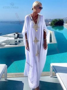 Zarif Altın İşlemeli Kaftan Retro Vneck Beyaz Elbise Artı Beden Kadın Giysileri Yaz Plajı Tatil Elbiseleri Q1373 240412