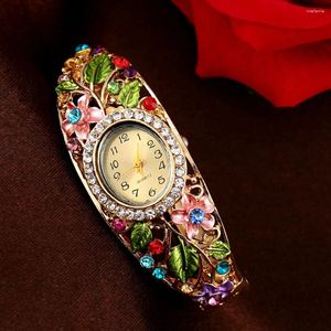 Kol saatleri Çin tarzı elmas kakma kadın bilezik altın bilek saatleri