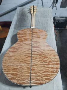 Gitar Ücretsiz Nakliye AAA Kalite Doğal Ahşap Gitar Kapitone Akçaağaç Katı Ladin Jumbo Vücut 43 inç 200 Akustik Elektro Gitar