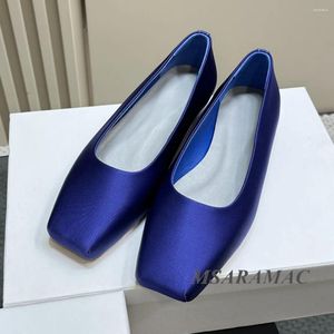 Sapatos casuais conciso royal azul seda quadrada dedo dedo dedo plana no verão de couro real ballet slip-on grande tamanho feminino