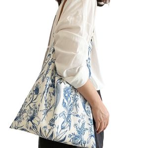 Нишевая ретро -ретро -новая китайская синяя и белая фарфоровая цветочная сумка для кожи для кожи на плече