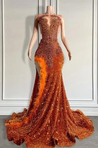 Siyah kızlar için lüks turuncu deniz kızı balo elbiseleri 2024 mezuniyet akşam parti elbiseleri seksi bölünmüş tüy boncukları crystlas vestidos de bal bc18623
