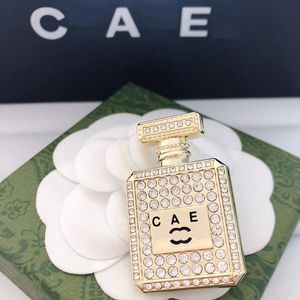 Роскошная золотая серебряная брошь дизайнер бренд -бренд Новый парфюмерный дизайн модного брошь высококачественный бриллиантовый шарм для девушки -брошь