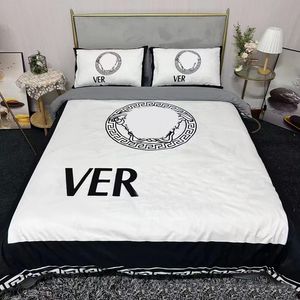 Yüksek kaliteli tasarımcı yatak takımları 4pcs Set yıkanabilir harfler baskılı ikiz pamuk nefes alabilen yatak kapağı yatak sayfası moda yastık kılıfları kapak