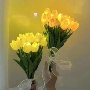 LED Lale Çiçek Gece Simülasyonu Buket Işık Ev Kapalı Dekorasyon Ambiyansı Küçük Masa Lambası Sevgililer Günü Romantik Hediye 240127