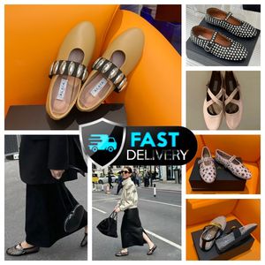 2024 Kutu Elbise Ayakkabı Tasarımcı Sandal Bale Serim Slider Düz Dans Eden Kadın Ayak Parça Rhinestone Tekne Ayakkabı Lüks Gai Perçinlenmiş Toka Ayakkabı Boyutu 35-40