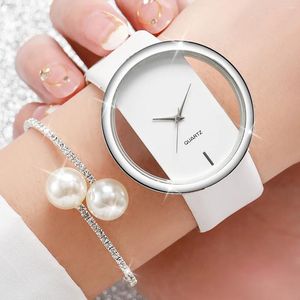 Нарученные часы 2pcs/set Women Watches Alist Pearl Bracelet Set Fashion Hollow Light Dial Women's Leather Quartz Watch