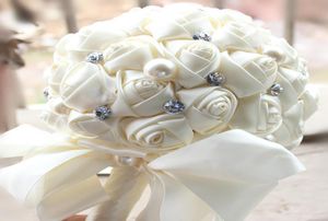 2017 Ucuz Krem Gelin Düğün Buketleri İnciler Rhinestone Yapay Gelin Buketleri Boncuklar Saten Gül Nedime Çiçekleri8306717