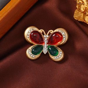 Broşlar lüks ortaçağ kristal kelebek broş kırmızı yeşil camlı reçine altın pim vintage ve antika kadın giyim için