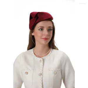 Beralar 2024 Lüks Tasarım Şarap Kırmızı Yeşil Yün Fedora Cap Headpiece İngiltere Kadın Mini Fascinator Hat Yün Bere Chapeu Feminino