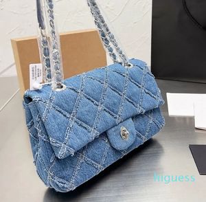 Дизайнерские сумки женские сумочки на плечах кошельки кошельки для клапанов винтажная сумочка темно -синяя джинсовая серебряная цепь оборудование должно пристегнуть дизайнерские женщины роскошь 2024