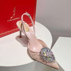 2024 Yeni Rene Caovilla Sandals Kadın Yüksek Topuk Kristal Dekorasyon Tasarımcısı Sıradan Slingbacks Tokalı Saçımlı Mesh Düğün Ayakkabıları Kadın Pompalar Toz Çantası