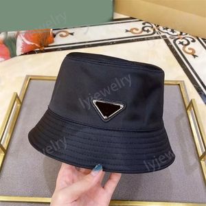 Tasarımcı kova şapka üçgen beyzbol şapkası casquette lüks moda naylon tasarımcı şapkalar erkekler için klasik siyah beyaz fit şapkalar tasarımcıları kadınlar rahat gorras pj006 c23