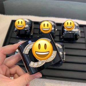 2024 Neue hochwertige schwarze Acrylarmband -Armband -Designer -Kanal -Manschetten -Armbänder Armbänder für Frauen und Männer Party Hochzeit Schmuck mit Papierhandtasche