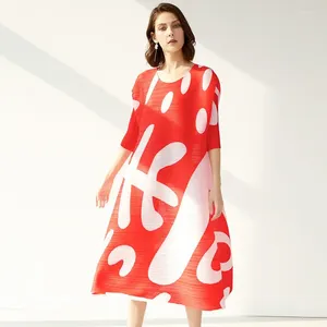 Sıradan elbiseler Miyake Piled Elbise Kadın İlkbahar ve Yaz Moda Mizaç Baskı Yıksız İnce Orta Uzunluk Titreşim Etek