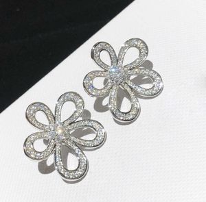 Tasarımcı Charm Van yeni çiçek şekilli mikro kakma küpeler süper ölümsüz yüksek soğuk kraliyet kardeş tarzı basit klasik moda
