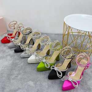 H Elbise _ Slingbacks ayakkabılar Bowtie Bowtie Crystal Rhinestone Kadın Sandalet Tasarımcısı Saten 11.5cm Yüksek Ödüllü Düğün Partisi Sandal Platformu Topuk Kadınlar Ayakkabı 4-11 Ayakkabı S