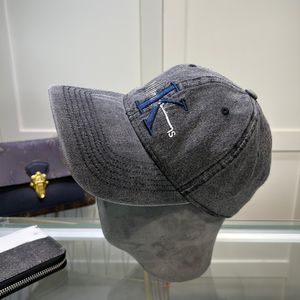 Tasarımcı Şapka Mektubu İşlemeli Beyzbol Şapkası Şık Erkek ve Kadın Seyahat Kavisli Kenar Duck Dil Şapkası Açık Boş Zaman Güneşlik Şapka Balk Hat Curlywig
