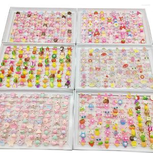 Küme halkaları 100pcs/lot fabrikası toptan açık ayar çocuk parti cosplay gösterisi reçine takılar sevimli kızlar hayvan gıda meyveleri