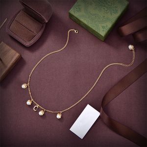 Womens Luxurys Chokers Fashion Golden Valentine Letter Chocle Collana Personality Personality Delicate Radian Designer Jewelry