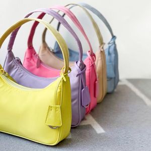 10A дизайнерские женщины для плеча для женщины Lolita 2000 сумочка Canvas Nylon кошелек сумки сцепления высшее качество Mini Mini Blackbody Lady Messenger Оптовые сумки
