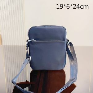 Мужские нейлоновые сумки для плеч дизайнерская сумка для телефона мужчины кросс -кузнецы роскошные смартфон Cross Body Tri Letters Soild Black 10a