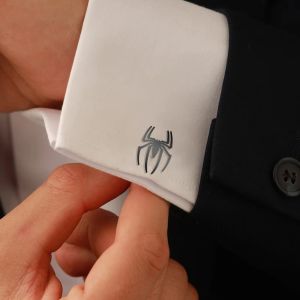 Bağlantılar Toptan moda kol düğmeleri, güzel paslanmaz çelik örümcek desen giyim mücevherleri babalar ve erkek arkadaşlar için hediyeler olarak