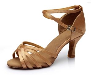 Dans Ayakkabıları Kadın Klasik Latin Bayanlar Balo Salonu Cha-Cha Dans Sandalet Yumuşak Süet Sole 7cm Kararlı Topuk İki Stil 6 Renk