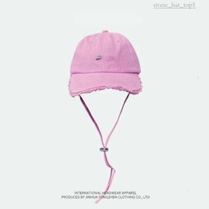 2024 Yeni Jacquemes Hat Lüks Moda Aynı Stil Ovulmuş Beyzbol Kapakları Erkek Tasarımcı Şapkası Kadın Püskül Güneş Koruyucu Ördek Dil Şapkası Rüzgar Halatı 6478