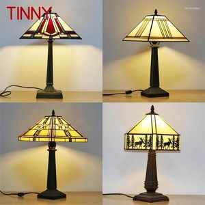 Tischlampen Tinny Tiffany Glasslampe LED moderne kreative Quadratschilddesschkte Leichtdekor für Heimstudien Schlafzimmer Bett