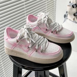 Sıradan Ayakkabı 2024 Sonbahar Kadın Spor Moda Pembe Sprey Perçin Kalın Tabanlar Platform Spor Ayakkabı Mujer Tenis Zapatillas