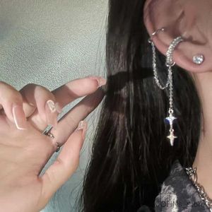 Charm Shiny Gümüş Renk Kristal Çapraz Yıldız Püskül Kip Kadınlar İçin Modeli Rhinestone Uzun Sahte Kıkırdak Piercing Ear Cuff Takı