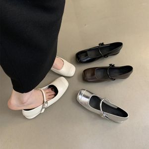 Sıradan Ayakkabı 2024 Fransız Akşam Sığ Ağız Gümüş Tek Ayakkabı Kadın İlkbahar ve Sonbahar Nazik Peri Tarzı Yumuşak Düz Dip