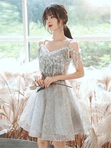 Sıradan elbiseler gümüş kayış elbise kadın giyim düz renk aplike payet saçak v yaka kısa a-line etek moda gece elbisesi m387