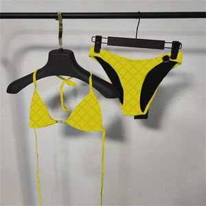 Mektuplar Zincir Bikinis Yastıklı Tasarımcı Yüzme Sütyen Kılavuzları Kravat Lüks Bölünmüş Mayo Yaz Split Mayo Baskı Plajı Seksi Açık Havada Eğlence Havuz Mayo Takım