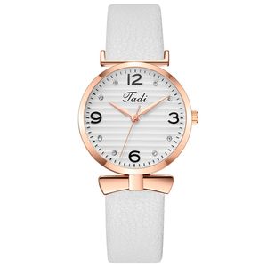 Damen Watch Creative Belt Quartz Watch Wholesale Water Diamond Scale Fliege Bindung Pu Belt Mode Uhr