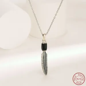 Pendants 2024 Fabrika Doğrudan Satışlar 925 STERLING Gümüş Zirkon Kolye Klasik Siyah Tüy Moda Çok Yönlü Takılar