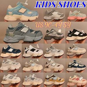 Designer Kids Sneakers respiráveis 9060 Meninas sapatos meninos jovens treinadores casuais tênis atléticos de moda crianças pequenas crianças azul haze chuva nuvem de cerejeira g2kr#