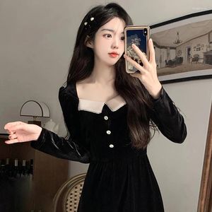 Sıradan Elbiseler Büyük Boyutlu Fransız Tarzı Velvet Elbise Sonbahar Kış Kare Yaka Uzun Kollu Kadınlar Siyah Vestidos Zarif Kadın Orta Uzun