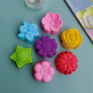 Kalıplar 10pcs/lot 5cm Çeşitli Çiçek Tasarımları Silikon Kek Küfü Çikolata Puding Buz Kalıp Kalıp Pişirme Aletleri Diy Mini Sabun Kalıpları