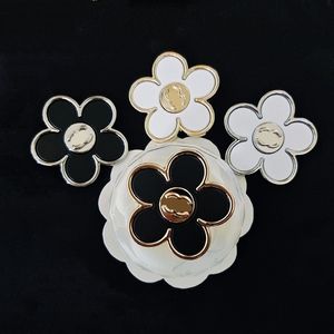 Designer de carta de flores Broche de broche Braço de diamante Broches Jóias pinos de pérolas prateado peças de casamento de pinos acessórios para roupas de roupas presentes